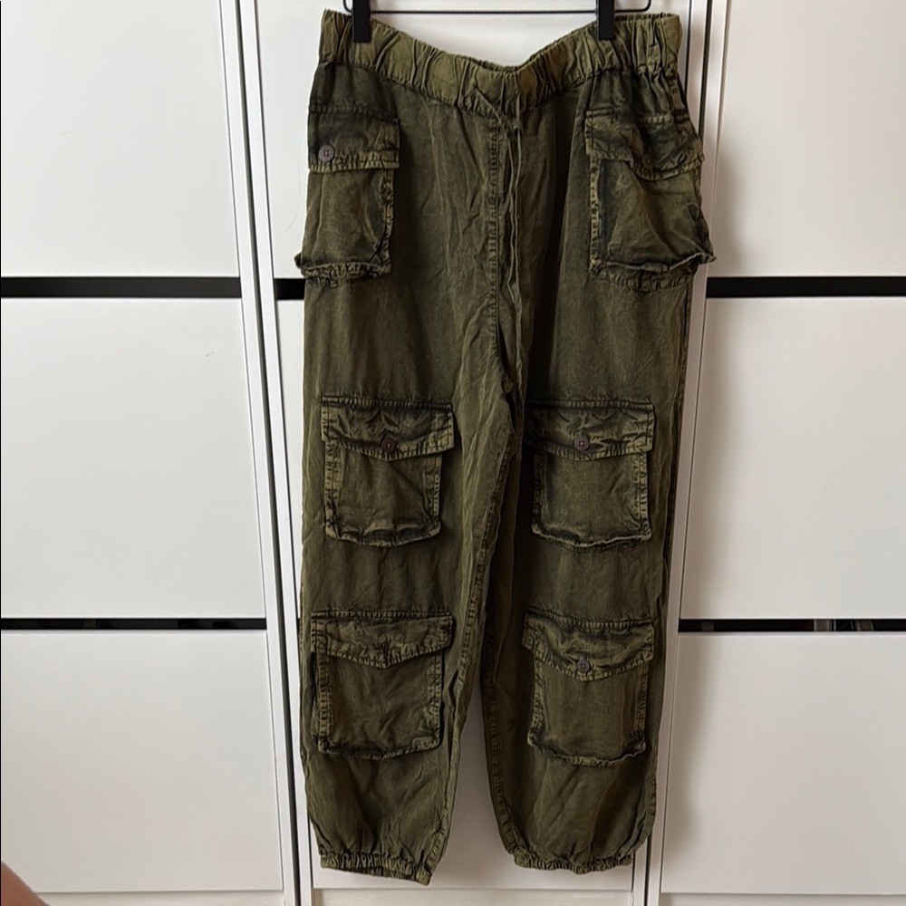 EARTHBOUND Green Cargo Pants with Utility Design